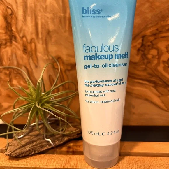 Bliss Fabulous make up melt Facial Cleanser - Picture 1 of 3